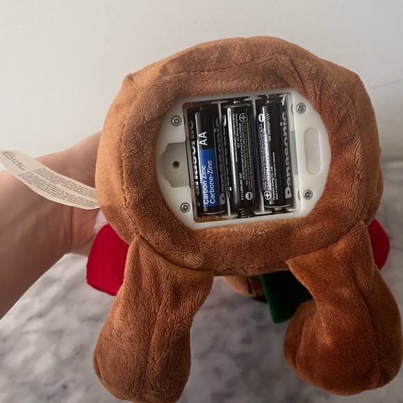 SINGING REINDEER PLUSHIE - Picture 8 of 11